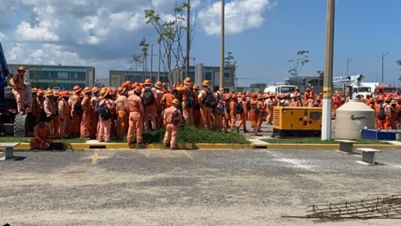 Trabajadores de refinería Dos Bocas se van a paro, piden mejores condiciones