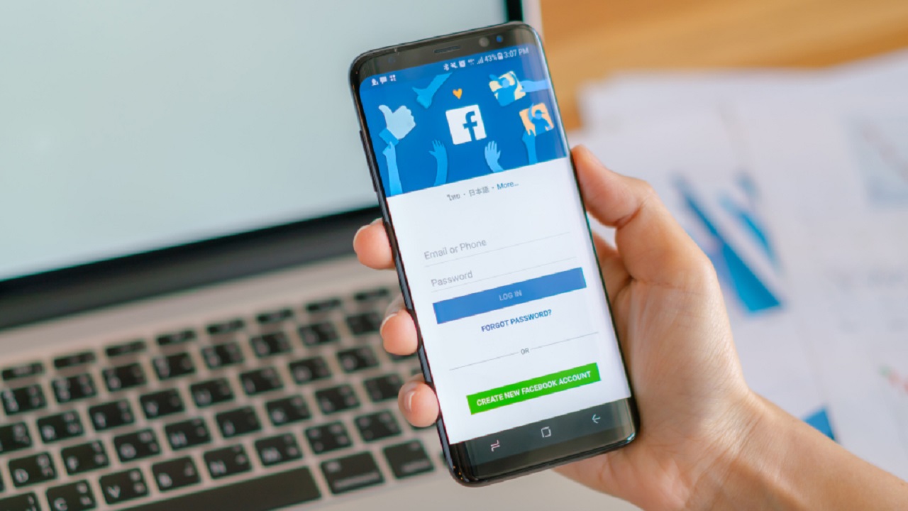 ¿Cuánto cayeron las acciones de Facebook por falla?