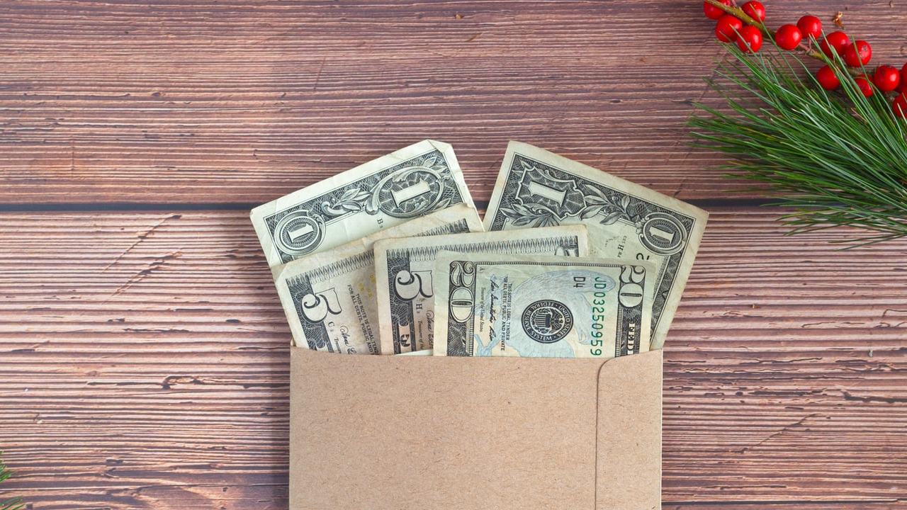 ¿Cuánto debes recibir de aguinaldo y qué hacer si no lo recibes?