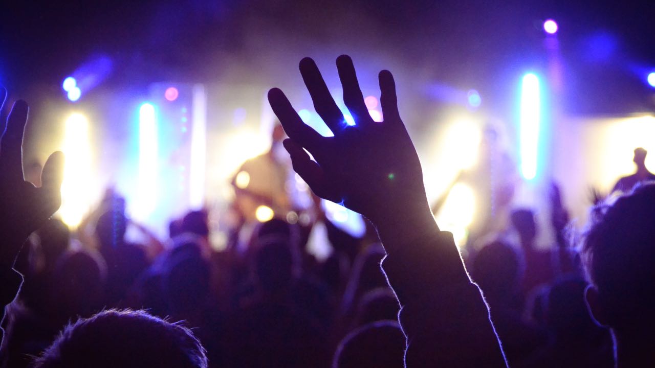 Fui a un festival de música y descubrí cómo operan los ladrones de celulares