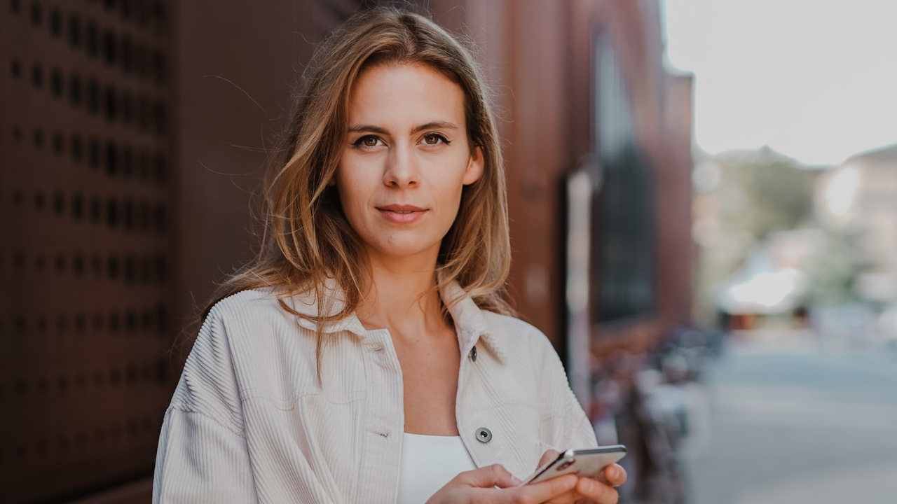 SAT advierte de multas a mujeres que no tienen RFC y venden por internet