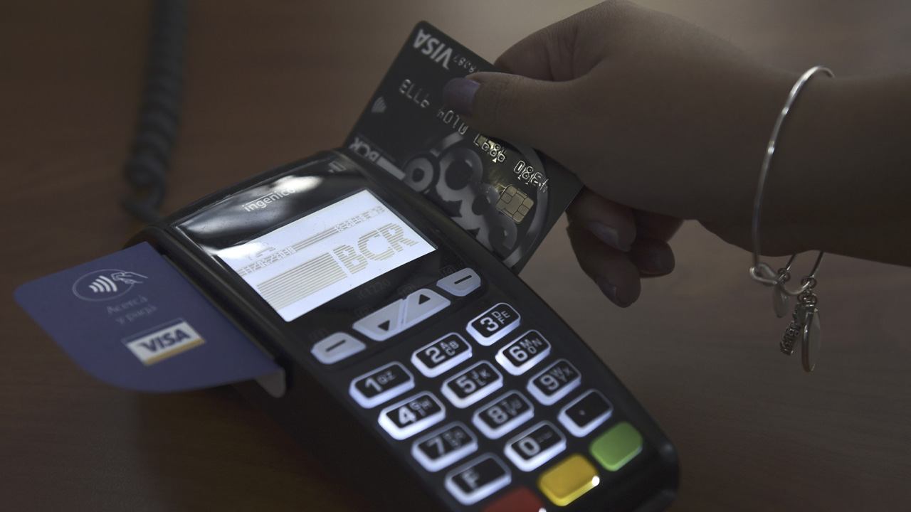 3 Comisiones que debes evitar al contratar una tarjeta de crédito