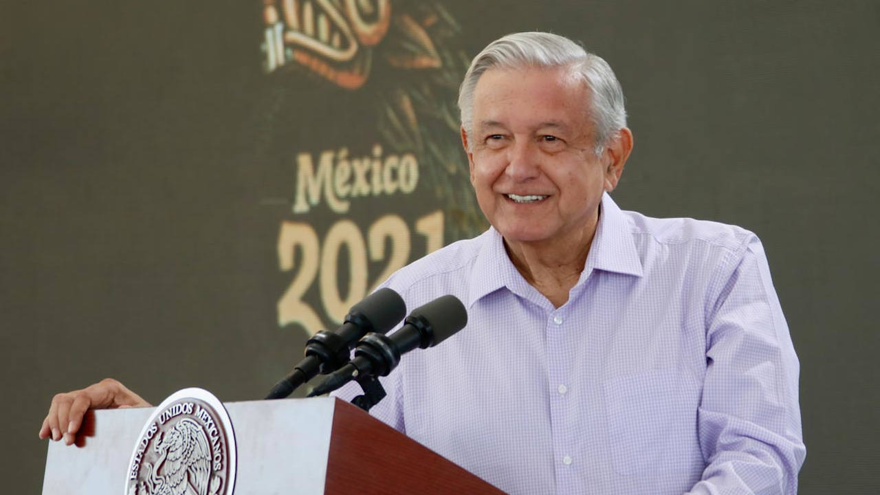 AMLO: Funcionarios no deben caer en extravagancias contra la austeridad