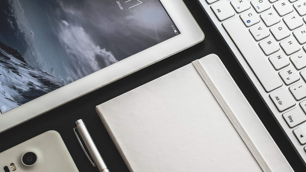 Consejos para gastar menos al comprar los dispositivos electrónicos para tu familia