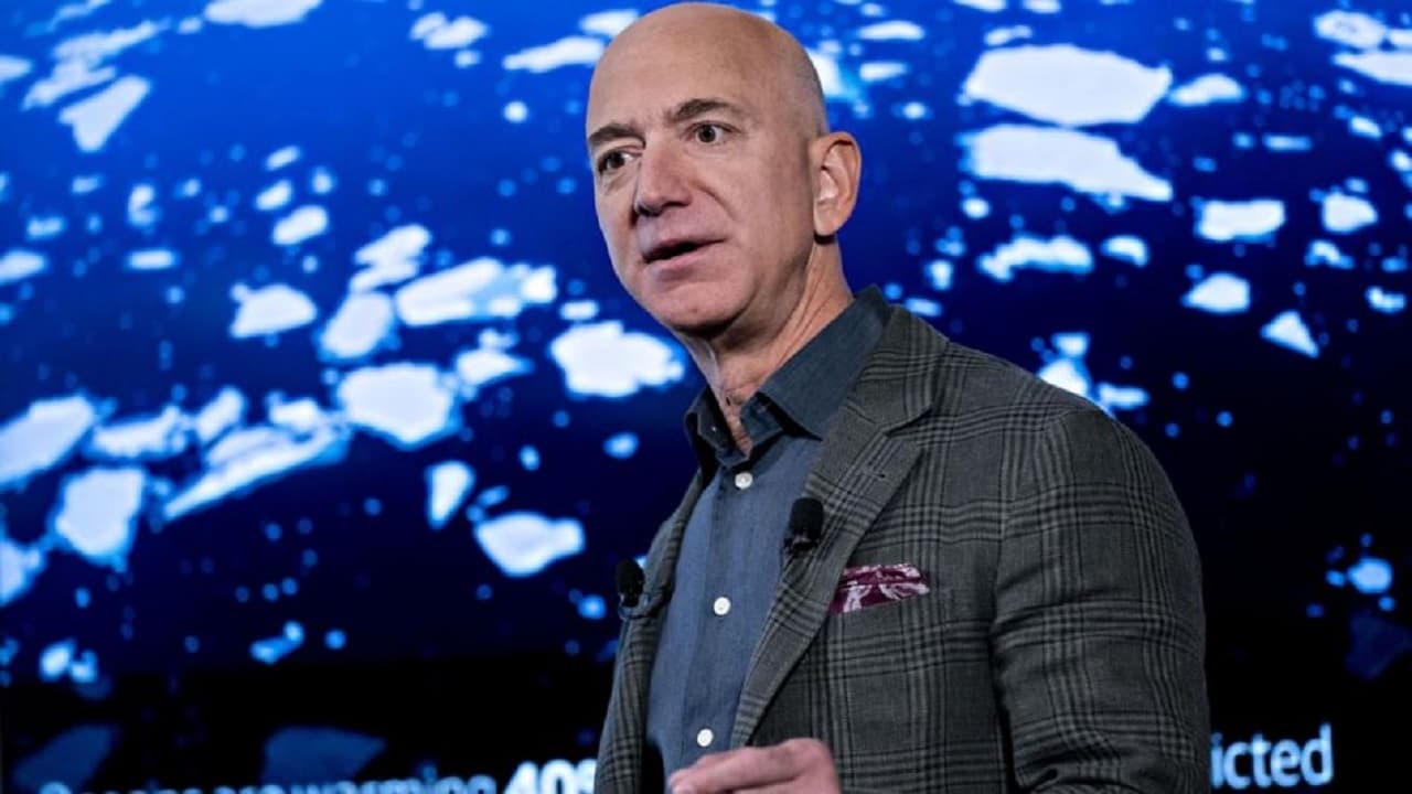 Jeff Bezos contrató a su asistente tras contestar estas dos preguntas