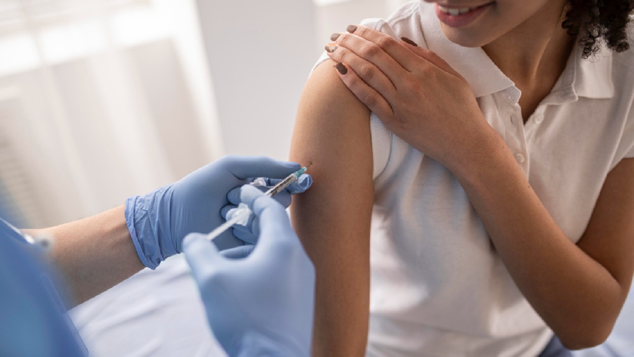 ¿Cuándo y dónde se aplicará la vacuna Covid para rezagados en CDMX? 