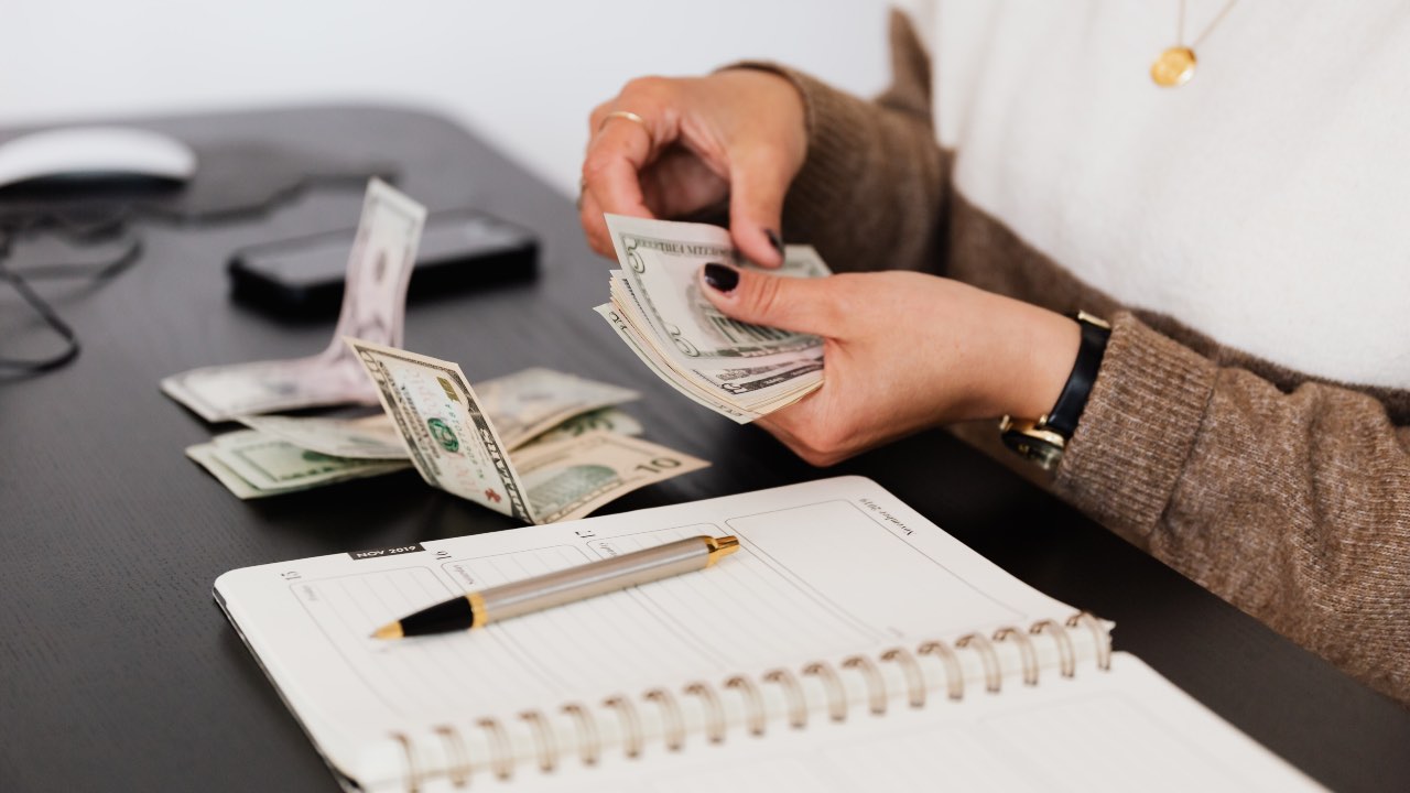 3 consejos que te servirán si acabas de cobrar tu primer sueldo