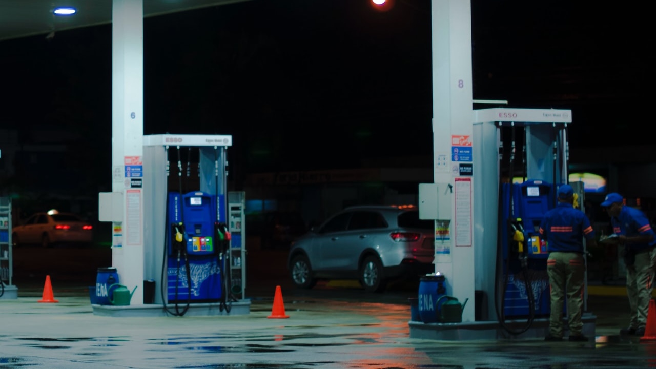 Conoce la propuesta del SAT para los que venden gasolina ilícita