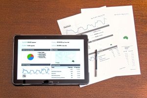Si invierto, ¿Debo estar revisando constantemente mis acciones?