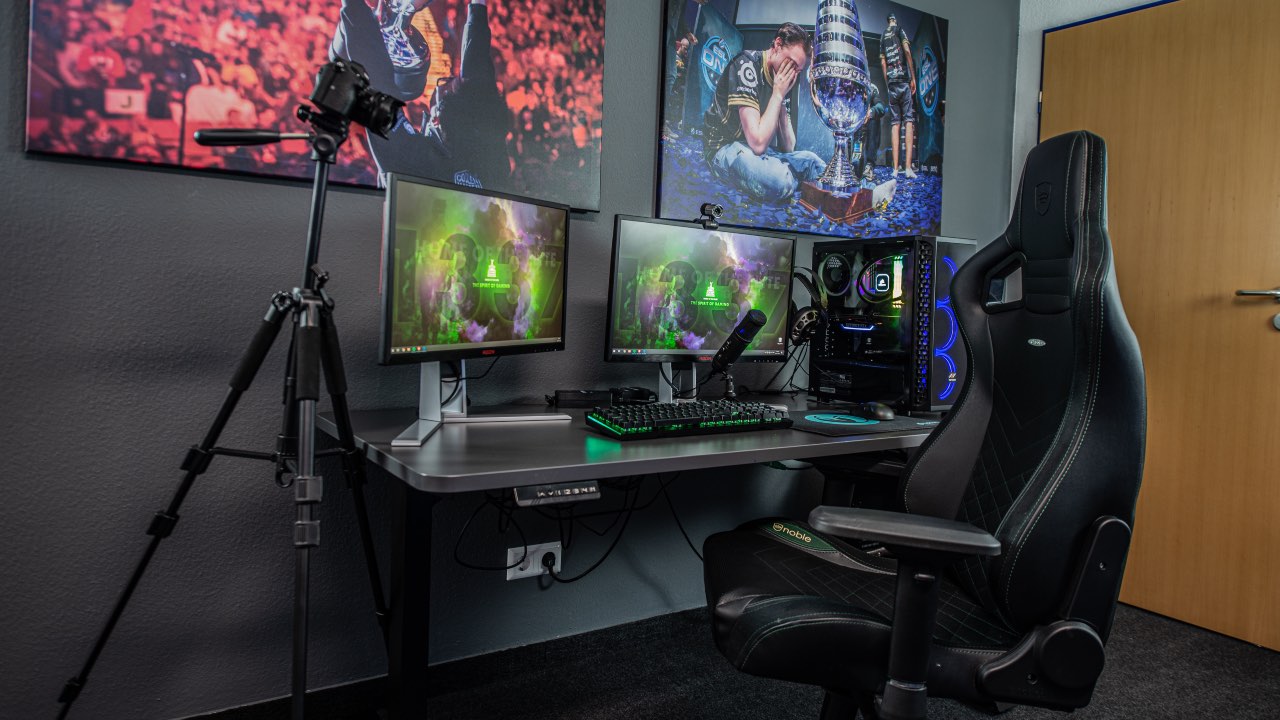 ¿Cómo ganan dinero las personas que transmiten por Twitch?