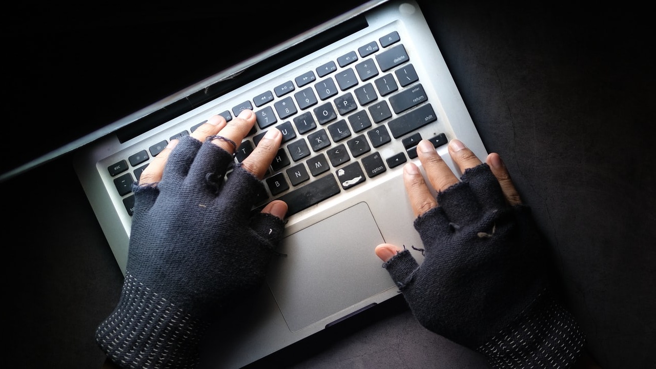 El método de estafa para robar miles de dólares con anuncios de Google