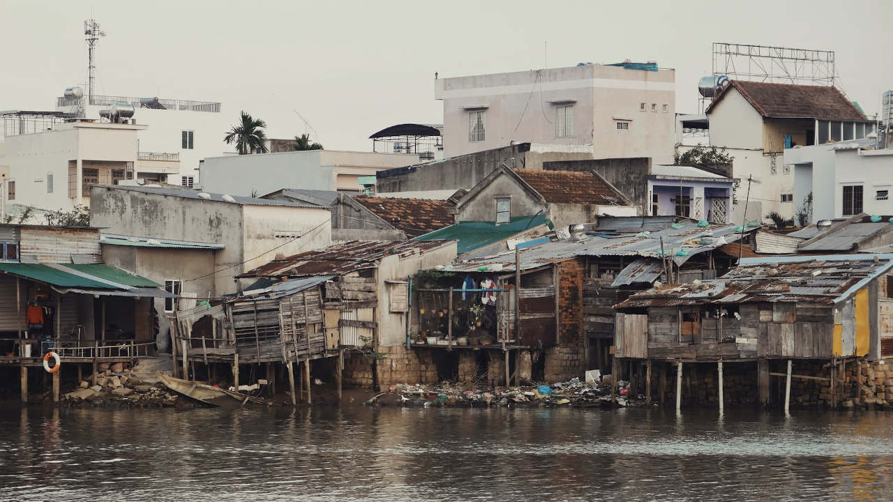 ¿La redistribución de la riqueza realmente ayuda a los pobres?