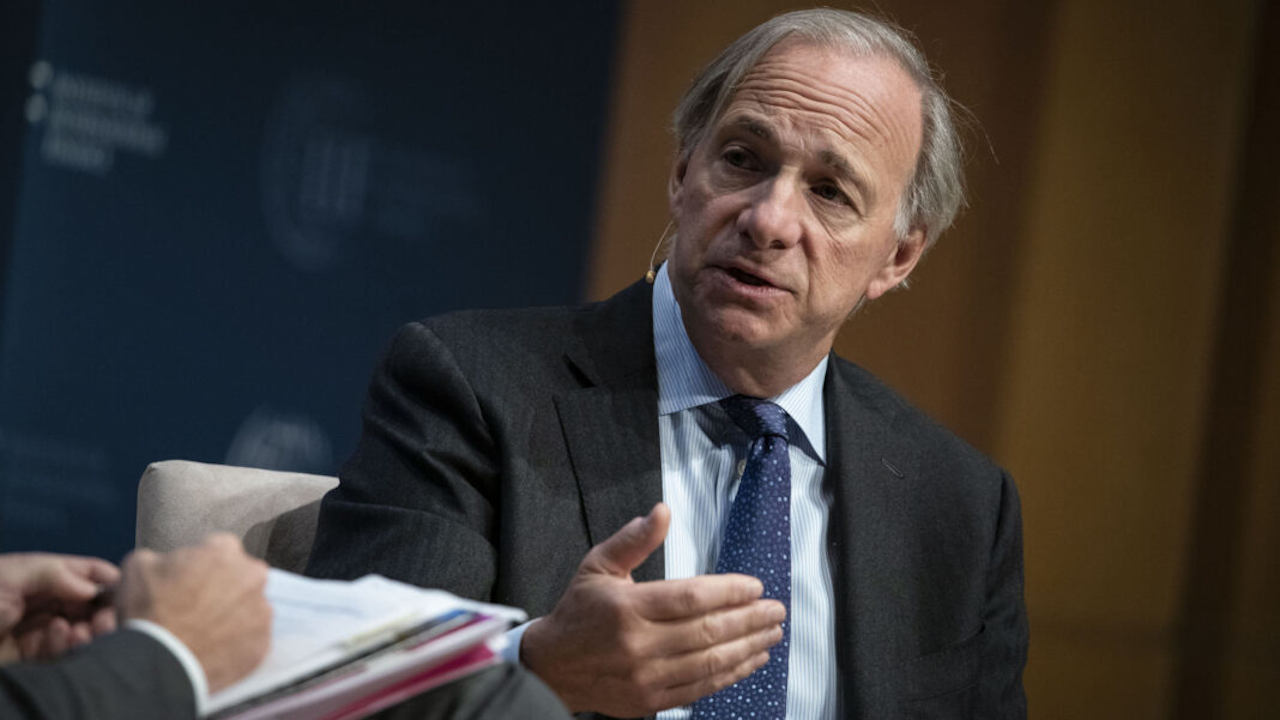 4 consejos de Ray Dalio que te ayudarán a ser rico invirtiendo
