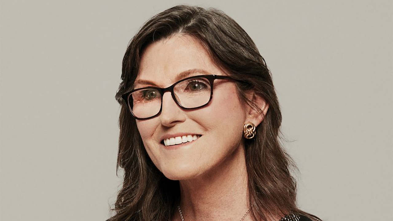ETF ARK Innovation de Cathie Wood entra en bear market: cae 25% desde máximos
