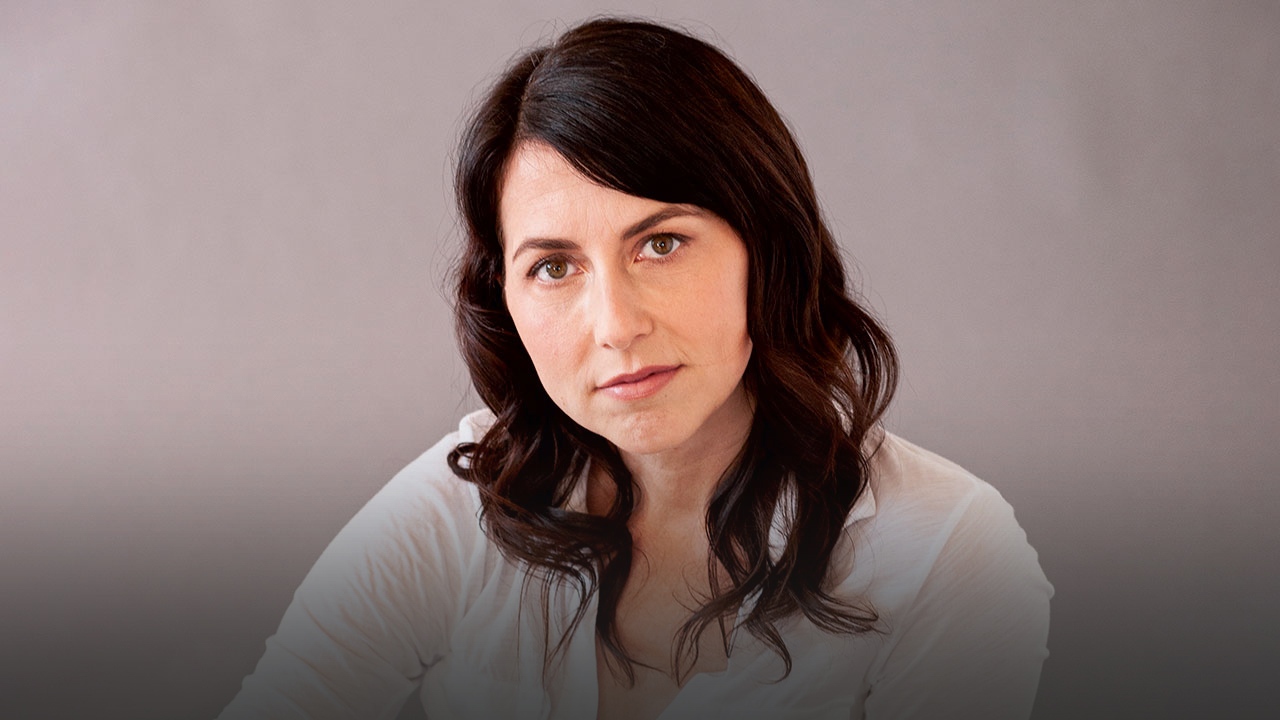 MacKenzie Scott es la mujer más poderosa del mundo, ¿sabes por qué?