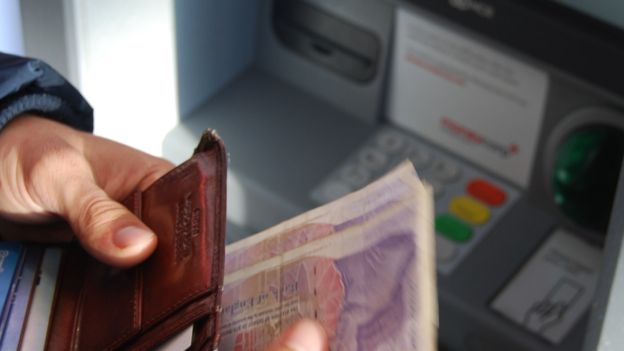 Descubre lo que debes hacer si el cajero se queda con tu dinero