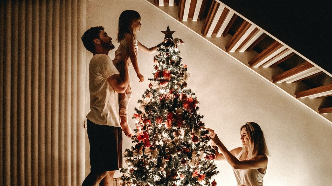 Consejos para decorar tu casa y gastar poca luz esta Navidad