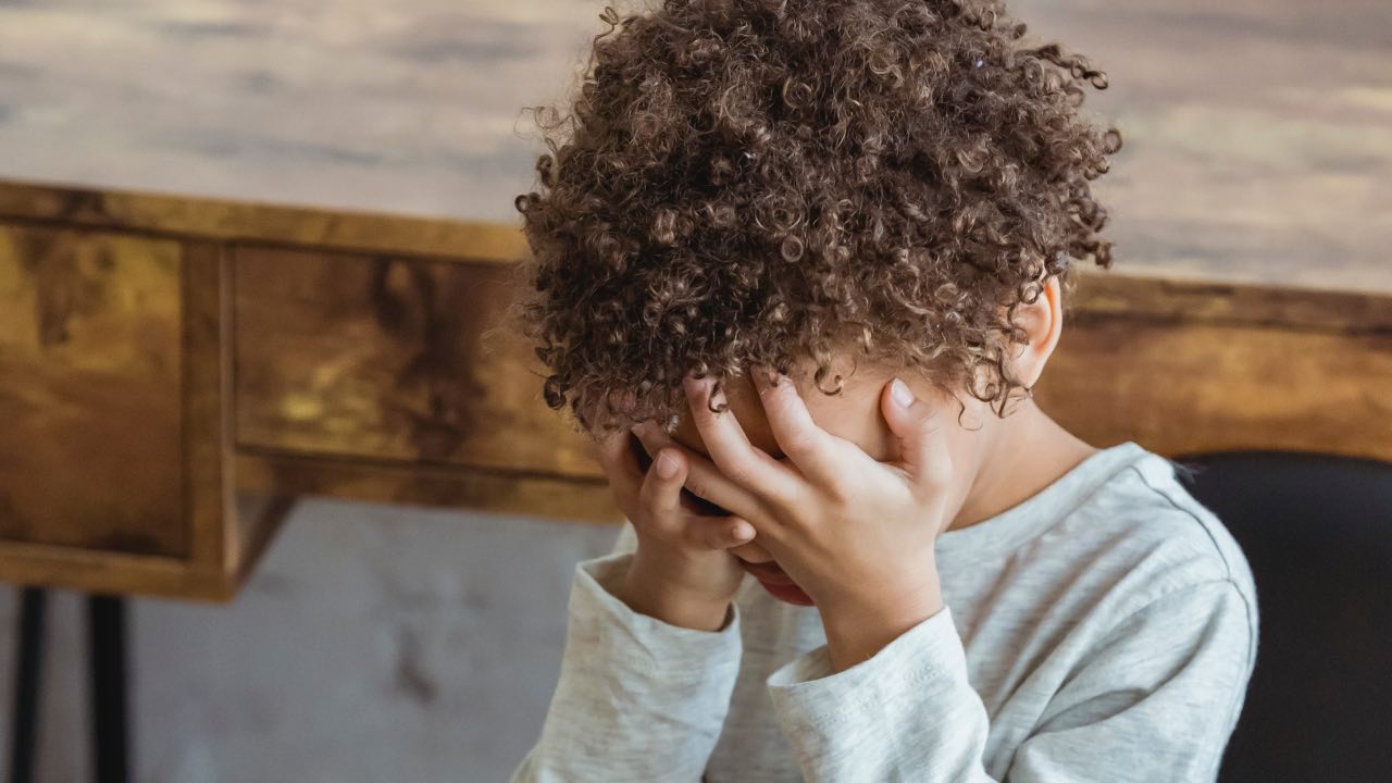 Así puedes recibir ayuda psicológica gratuita para menores de edad