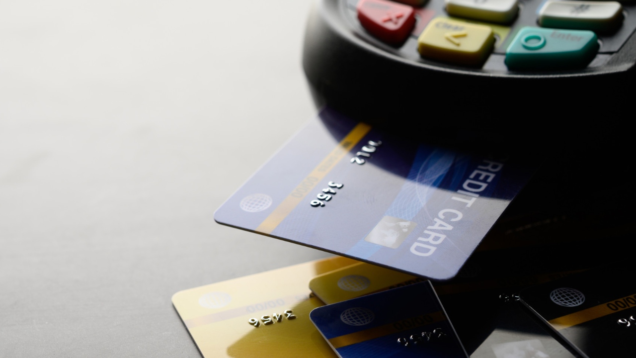 Consecuencias de hacer reembolsos con tarjetas de crédito o débito