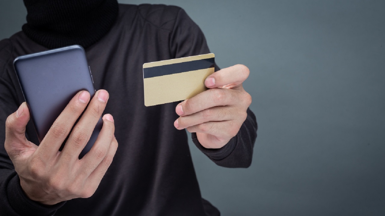 Mantente alerta de las trampas en cajeros automáticos