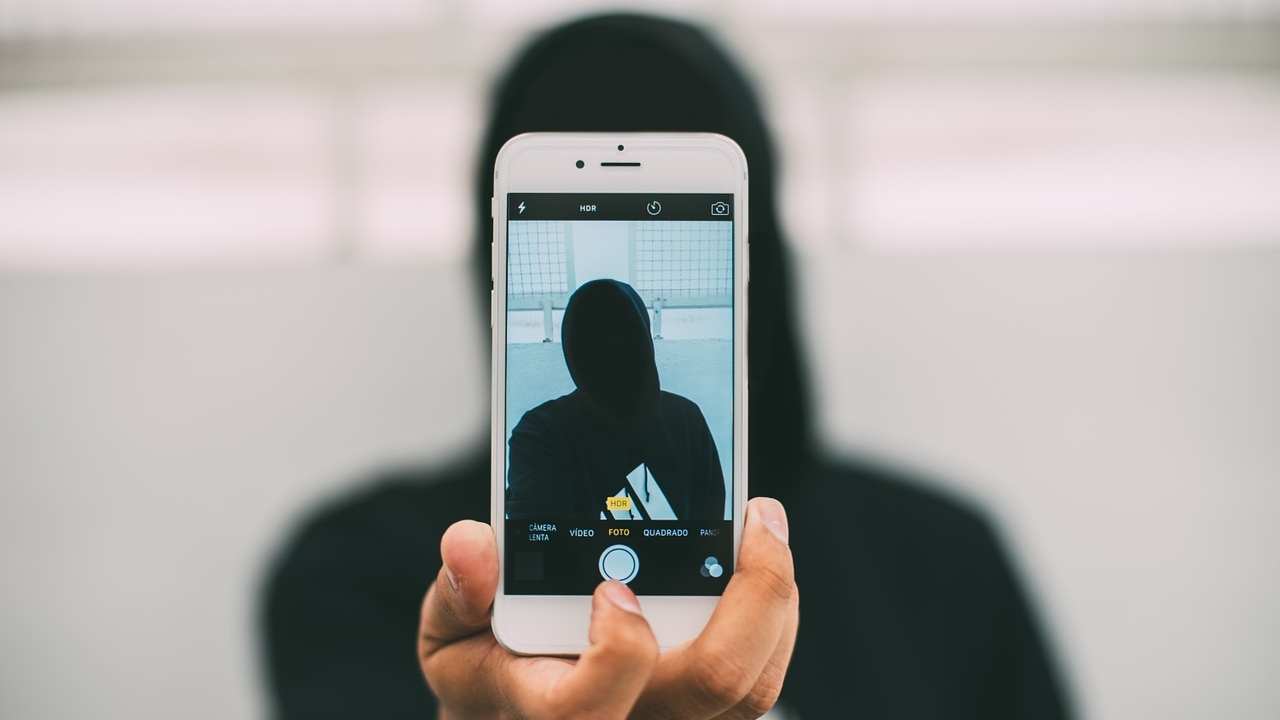 ¿Te imaginas vender tus selfies y hacerte millonario?, conoce este caso