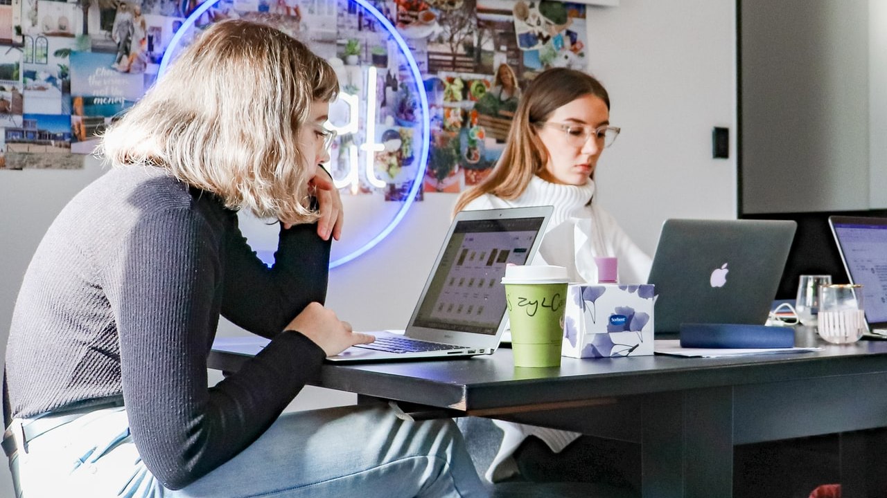 Despedidos y sin aguinaldo, por esto atravesaron miles de trabajadores