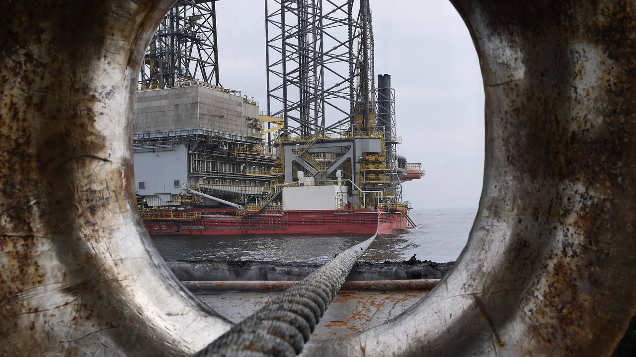 ¿Cómo invertir en petróleo? Conoce estas opciones