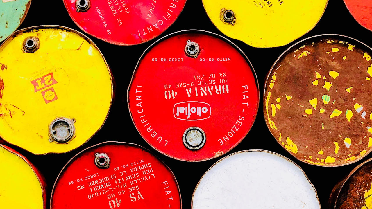 Precios del petróleo se acercan a 100 dólares por barril: ¿Cómo te afecta?