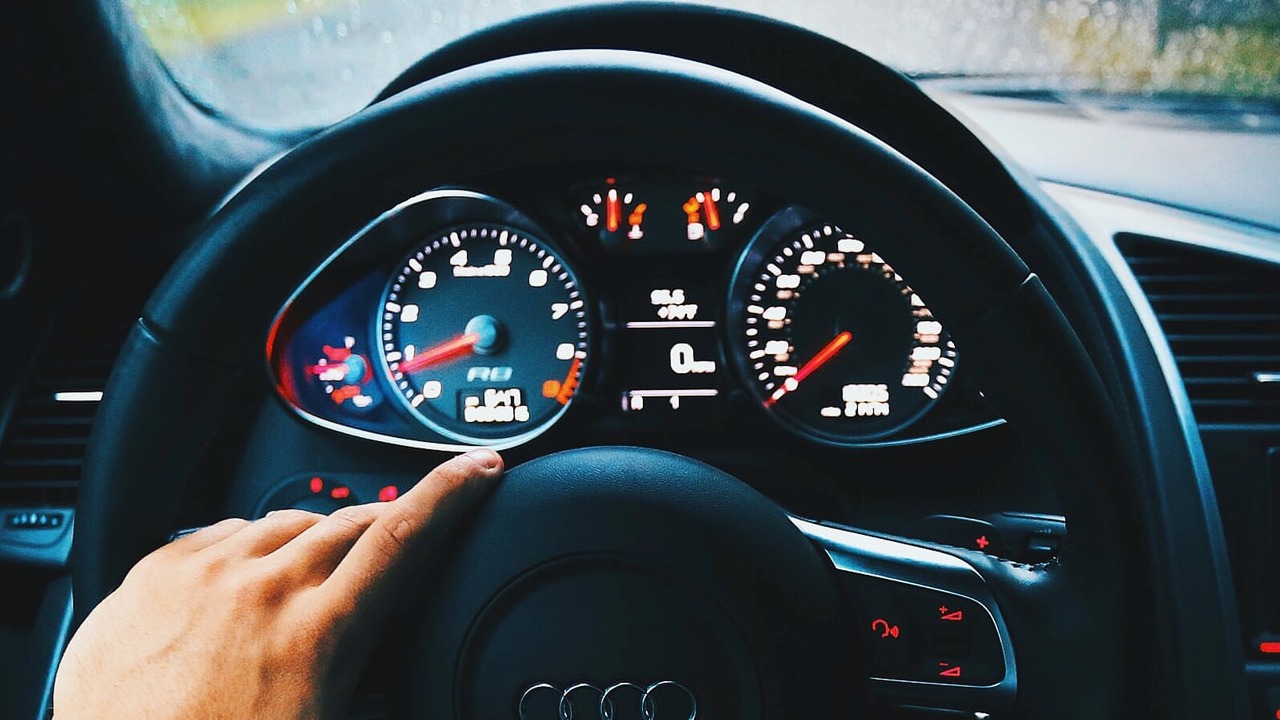 ¿Por qué no debes llenar más el tanque de tu auto?