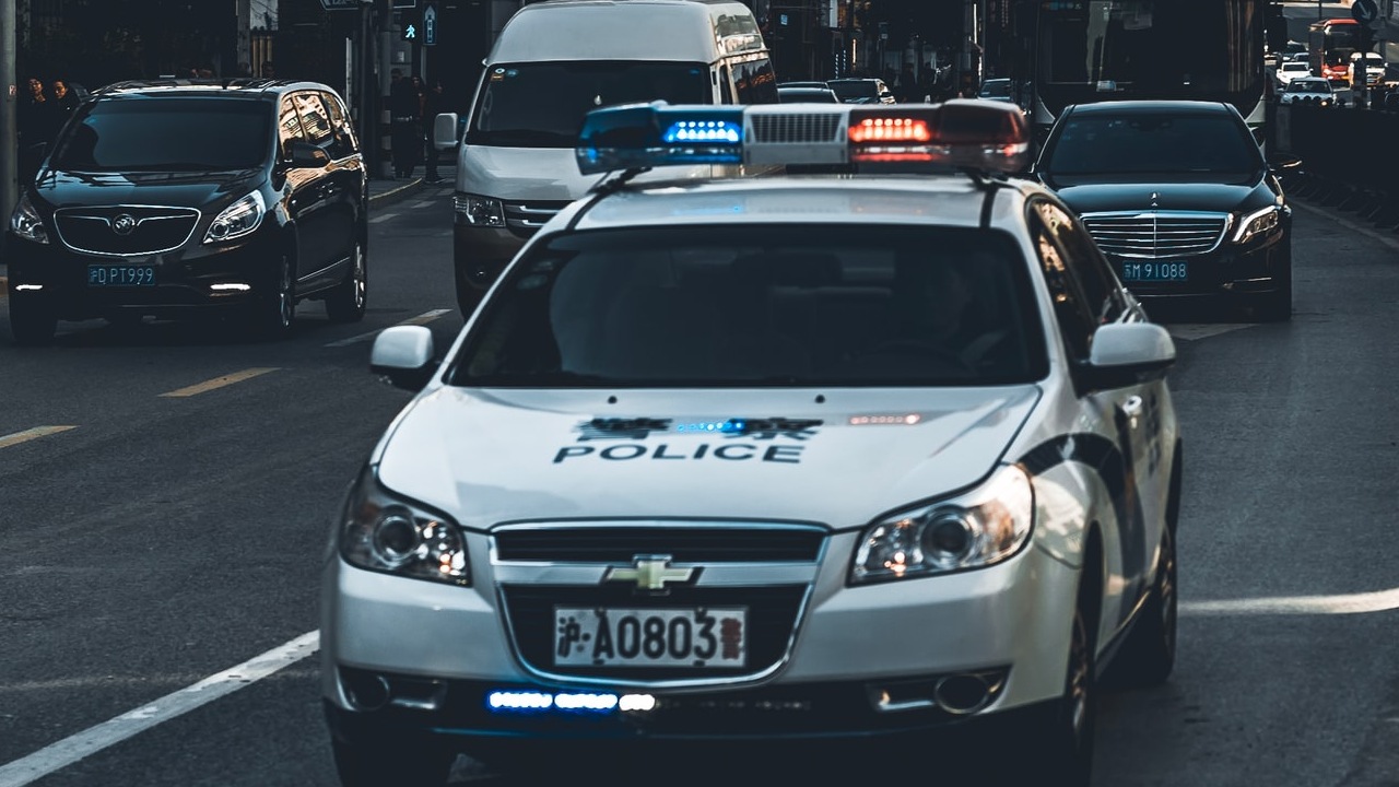 ¿Por qué un policía puede inspeccionar tu auto sin una orden?