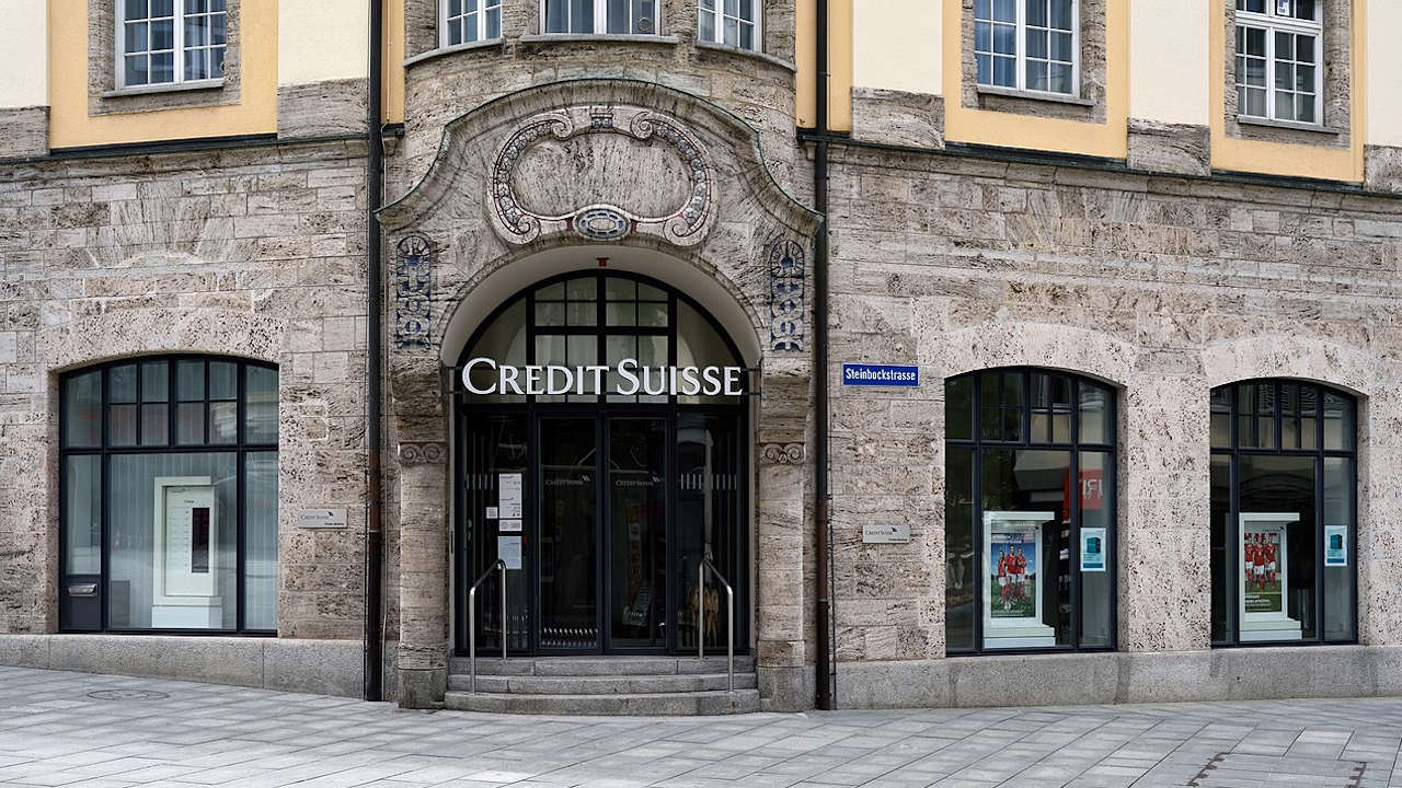 Credit Suisse tuvo clientes relacionados con crimen y corrupción: OCCRP