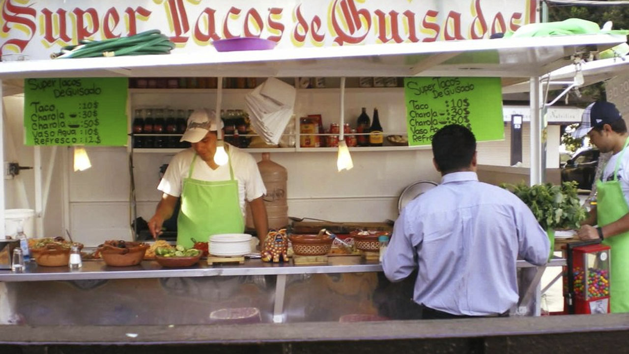 ¿Cuántos puestos de tamales, tacos, tortas y antojitos hay en México?: INEGI