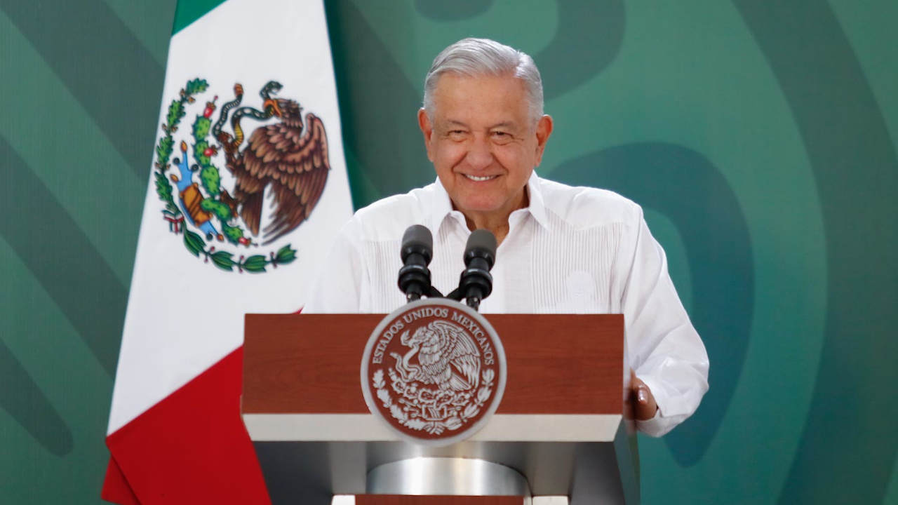 AMLO: Habrá taxis aéreos con destino al AIFA