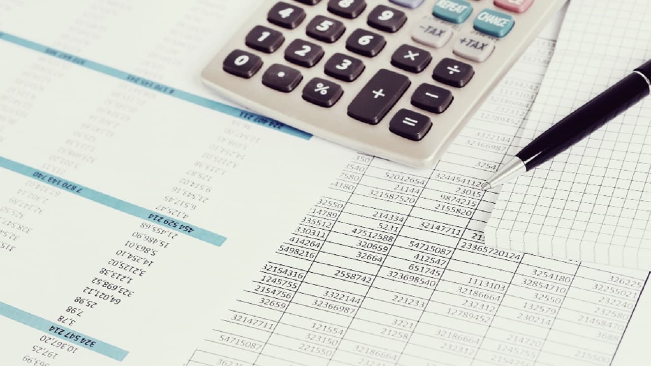 Te explicamos si el SAT puede congelar cuentas bancarias