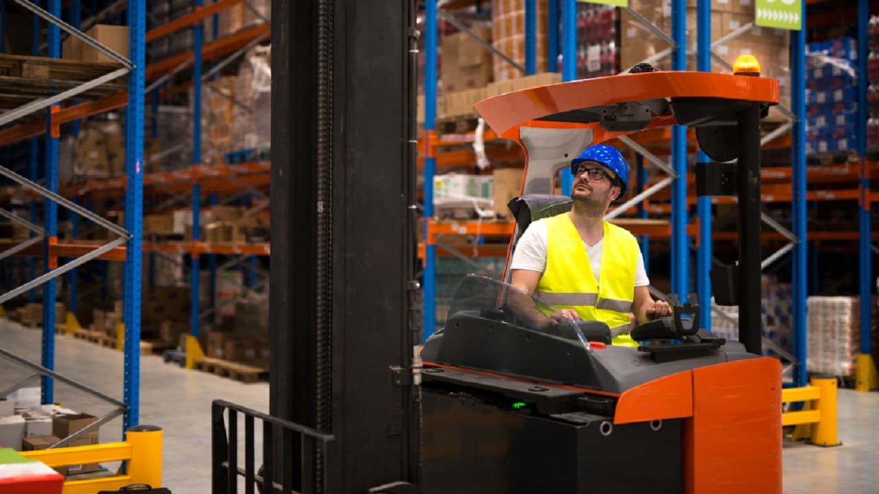 Hay vacantes en Canadá para obreros mexicanos, pagan 30 mil pesos