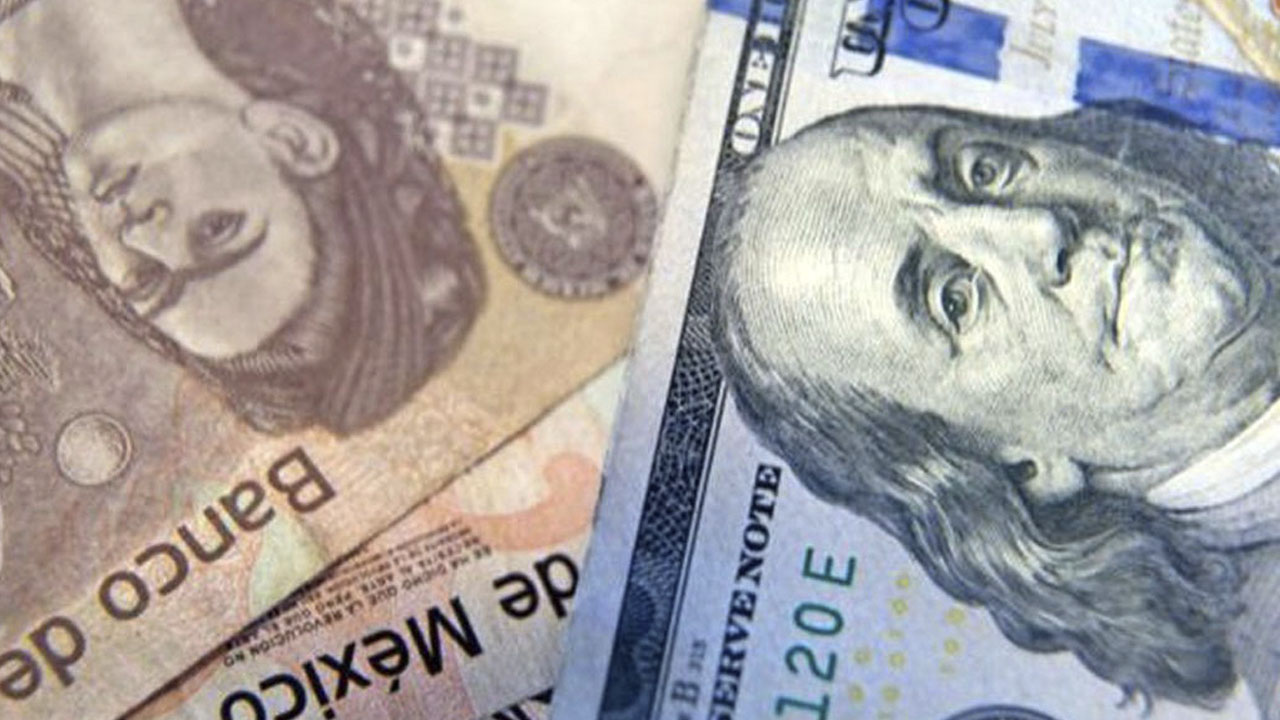 Peso ‘encarrerado’ gana al dólar en cierre de cotización: 17 de marzo 2022 México