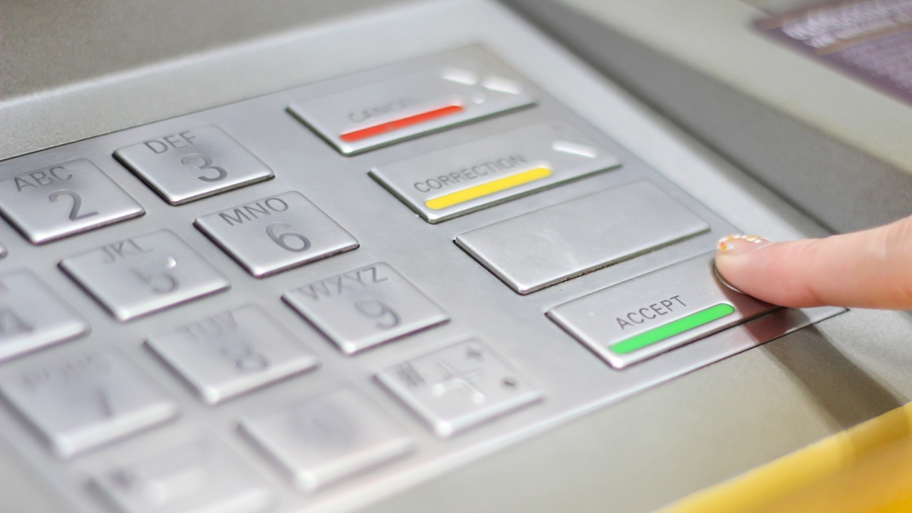 Consejos para proteger tu tarjeta de débito durante fechas navideñas