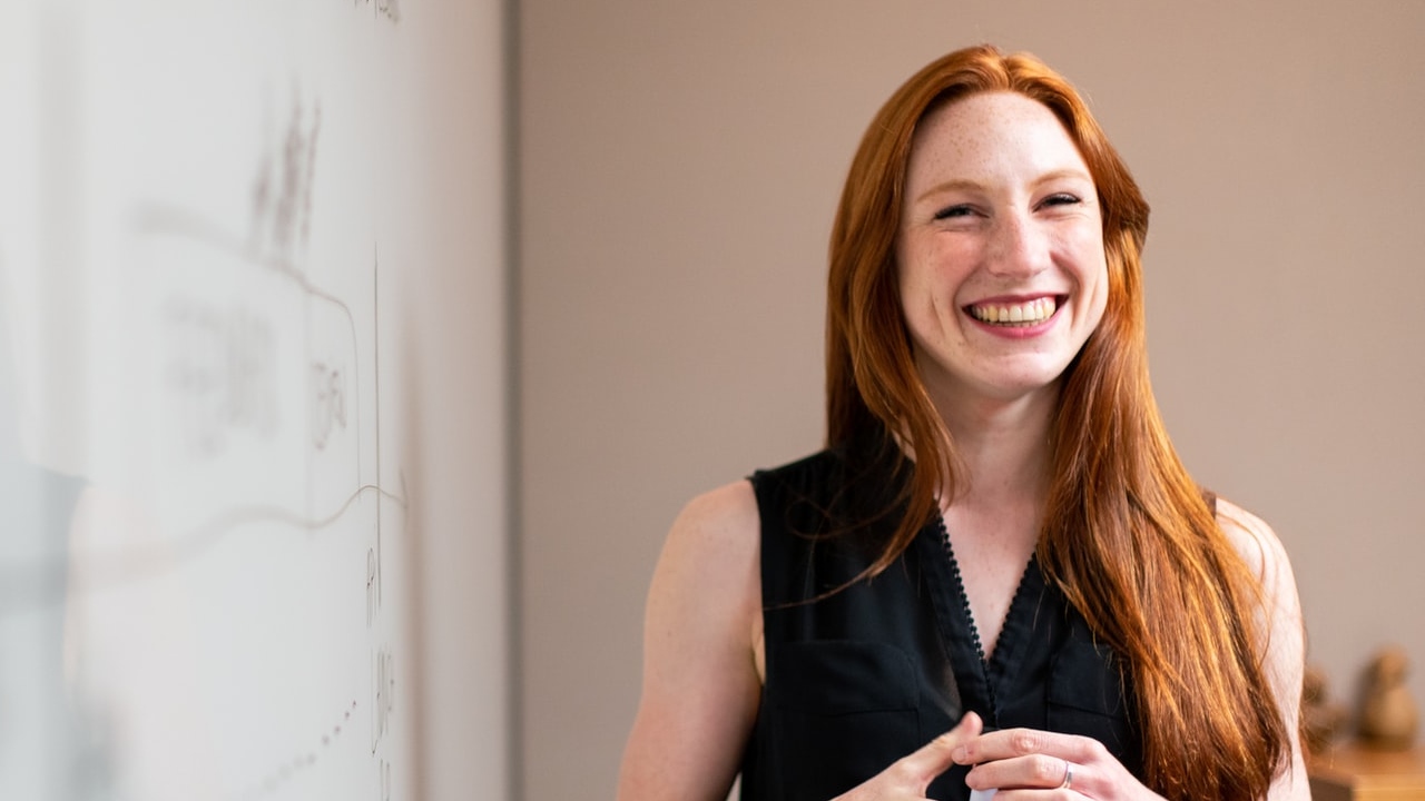 Evita cometer estos errores al hablar inglés en tu trabajo