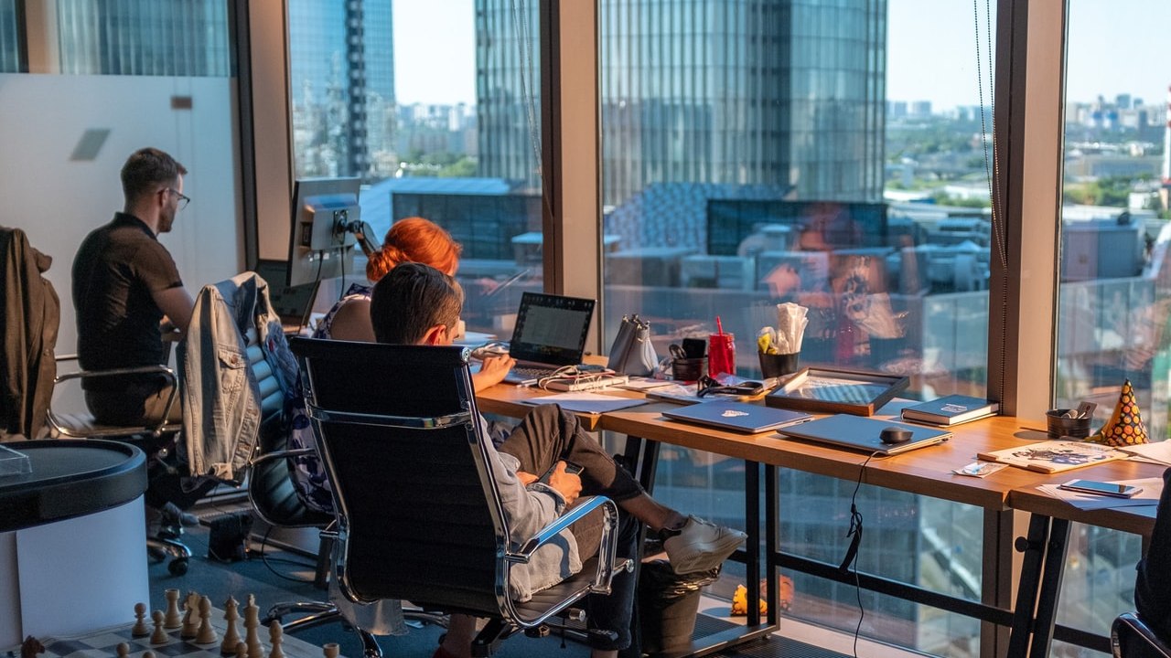 ¿Quieres mejorar tu comunicación en el trabajo? Debes hacer lo siguiente