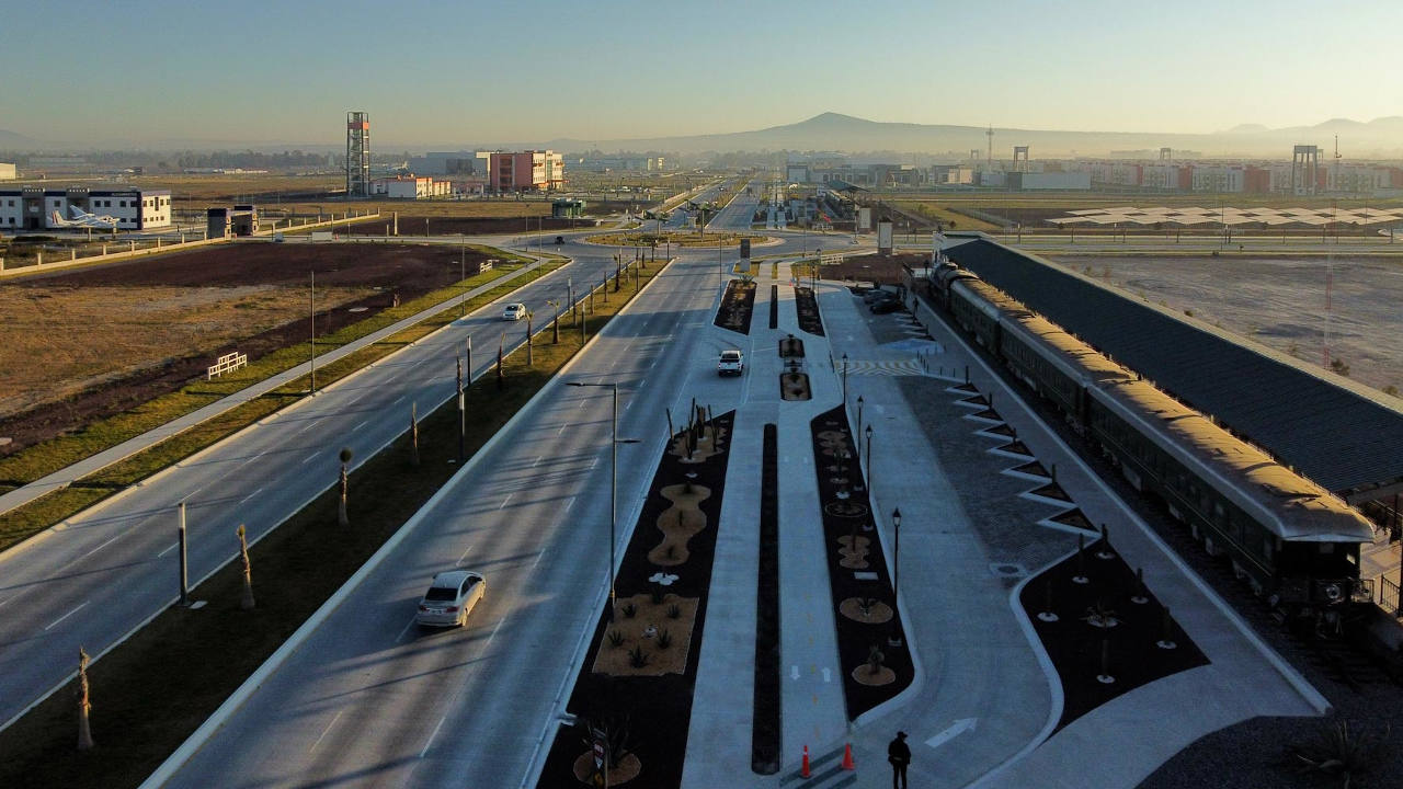 ¿Cuál fue el costo del Aeropuerto de Santa Lucía?