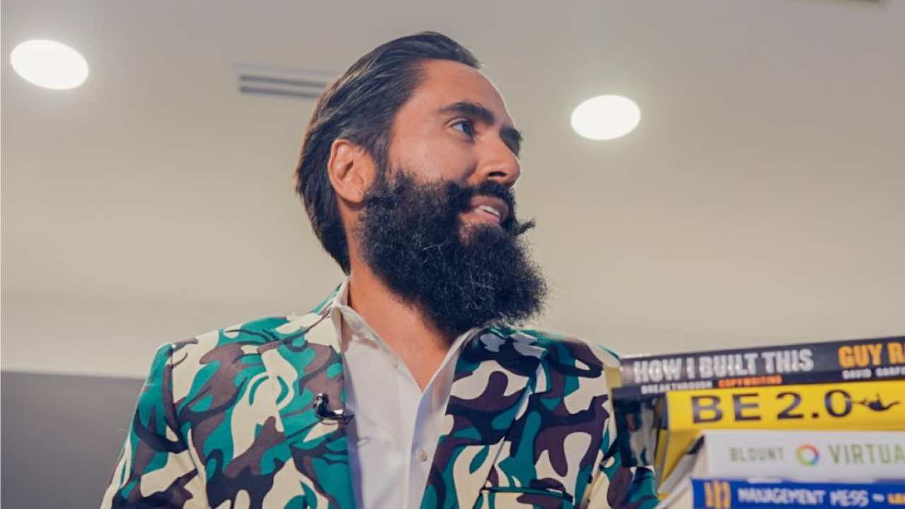 Carlos Muñoz promete crear empresa en 24 horas y regalarla