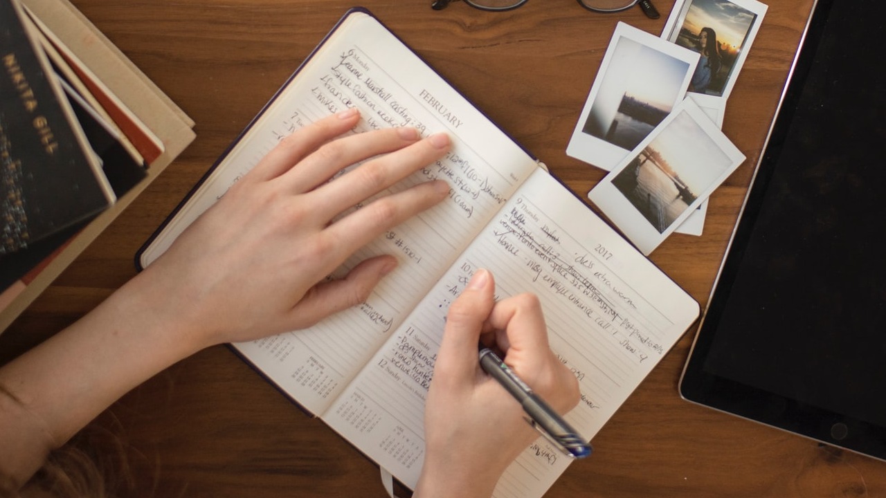 ¿Cómo ser escritor fantasma puede ayudarte a ganar dinero extra?