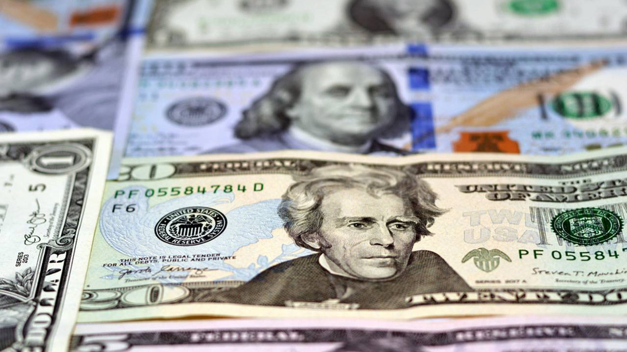 Peso ‘gana’ ligeramente al cierre de cotización del dólar: 08 de abril 2022 México