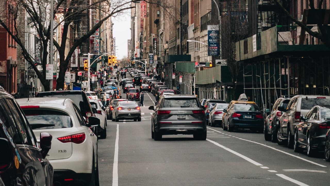 ¿Cómo puedo identificar a los policías de tránsito con QR?