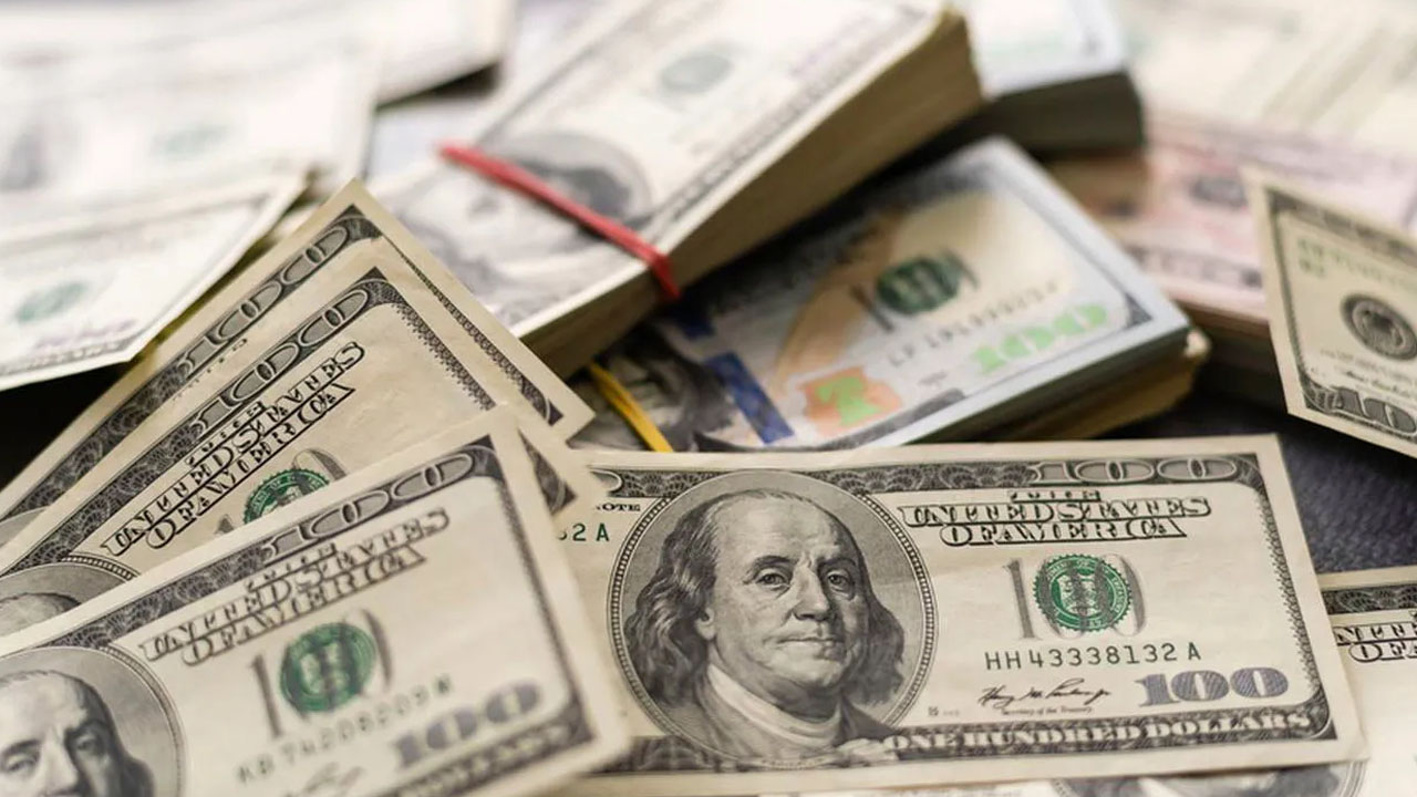 Dólar ‘aprovecha y gana al peso’ al cierre de cotización: 19 de abril 2022 México