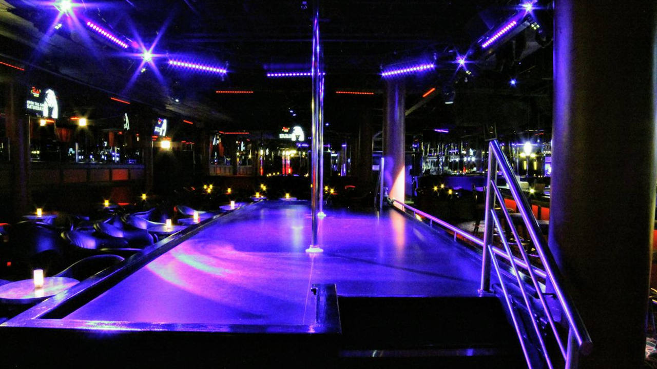 SIN BAILES ni DINERO: Crisis pega a CLUBES DE STRIPPERS