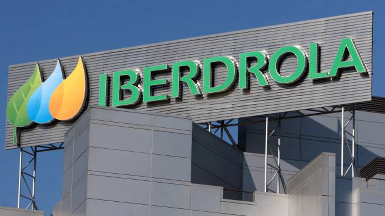 CRE multa a Iberdrola por venta ilegal