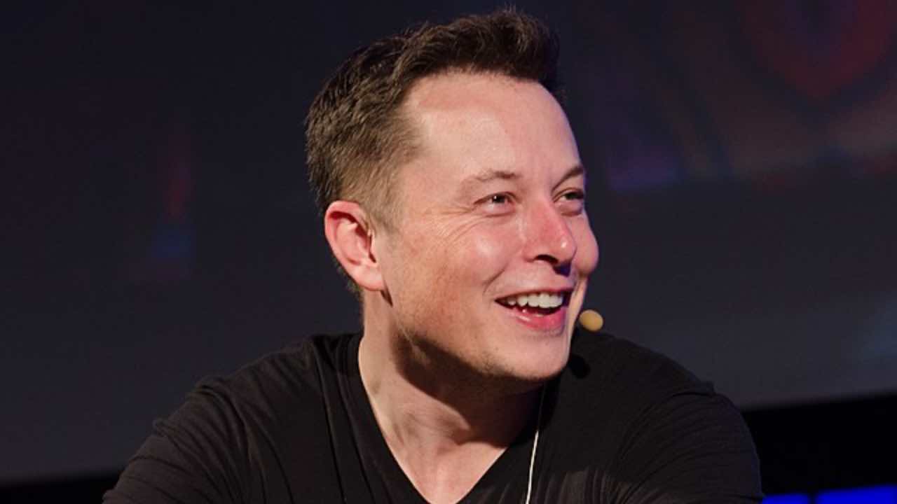 El consejo de Elon Musk para comprar acciones de empresas