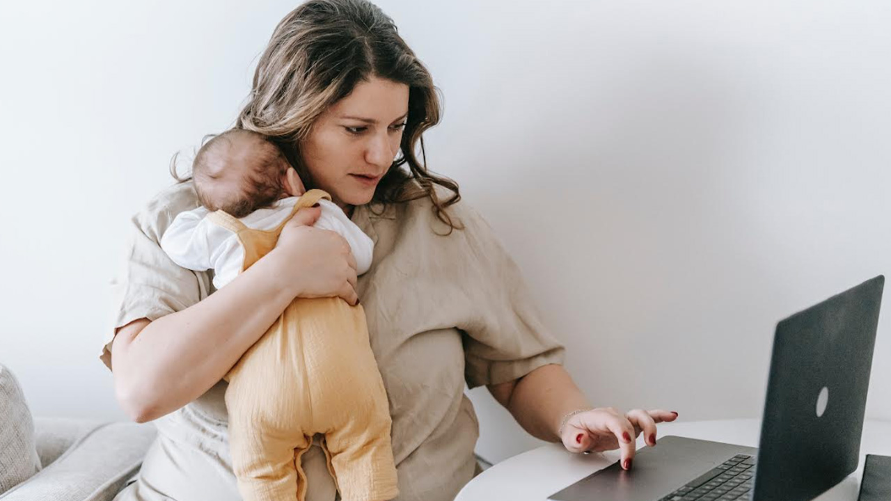 Madres Trabajadoras viven con ESTRÉS Y FATIGA durante Home Office