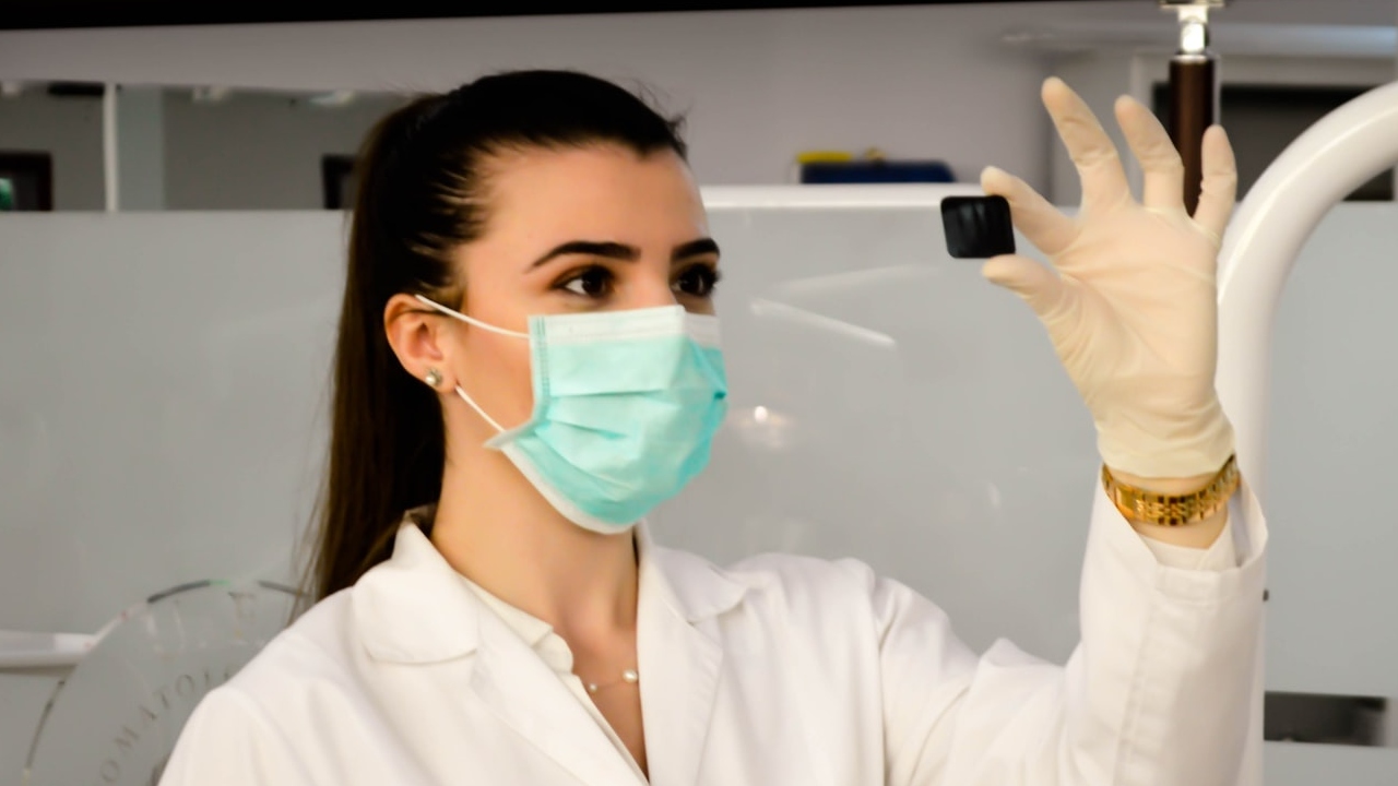 ¿Eres MÉDICO ESPECIALISTA? Hay una CONVOCATORIA para ti